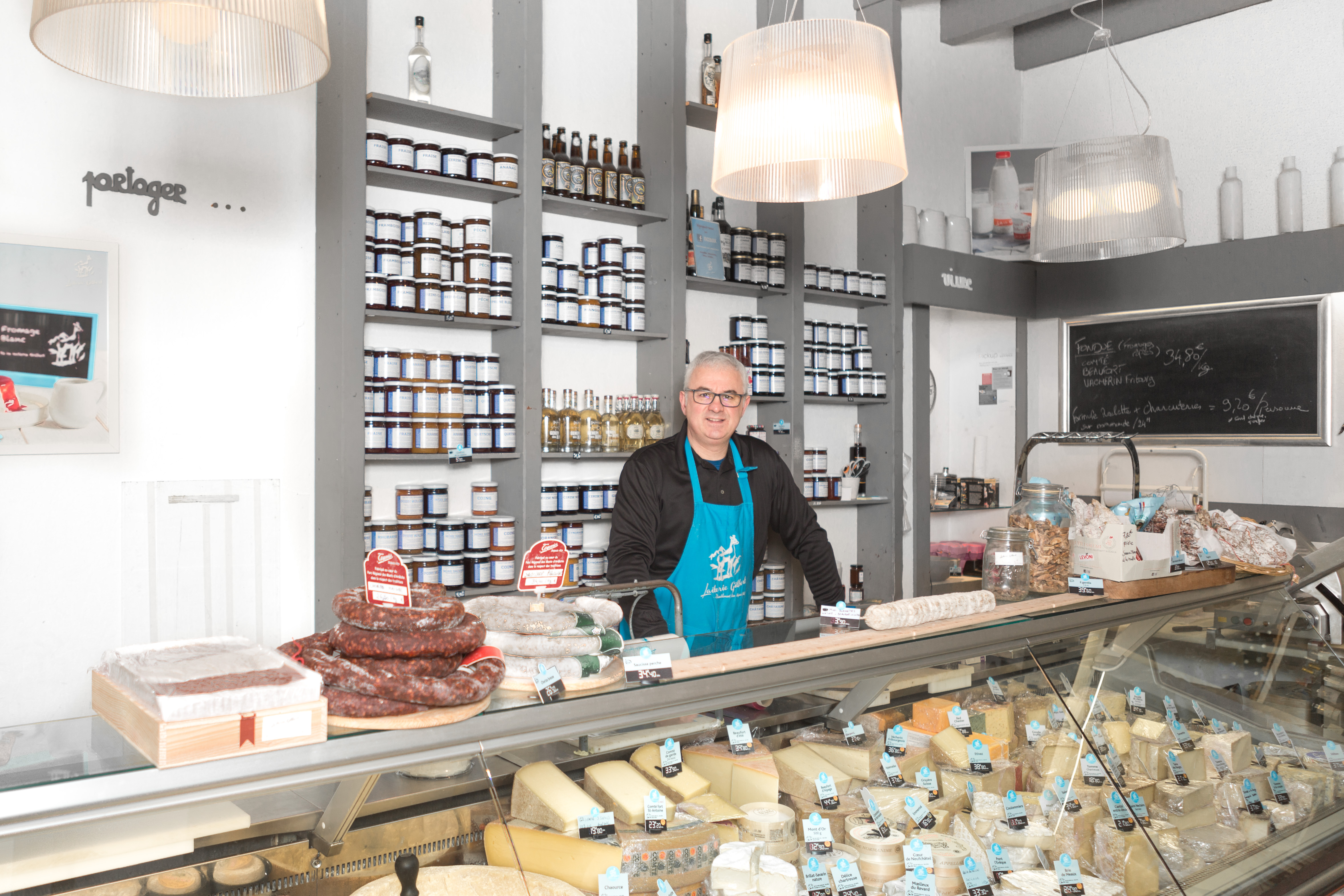 Vitrine de la boutique Laiterie Gilbert Championnet à Grenoble